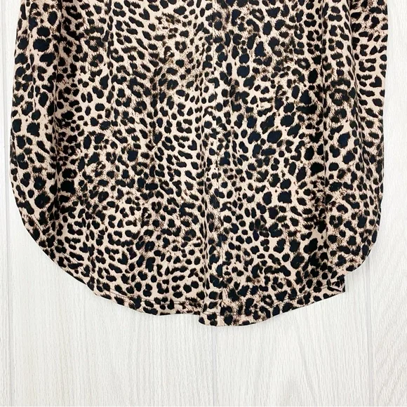 Torrid | Leopard Print Super Soft V-Neck T-Shirt Size 1X - Picture 9 of 13